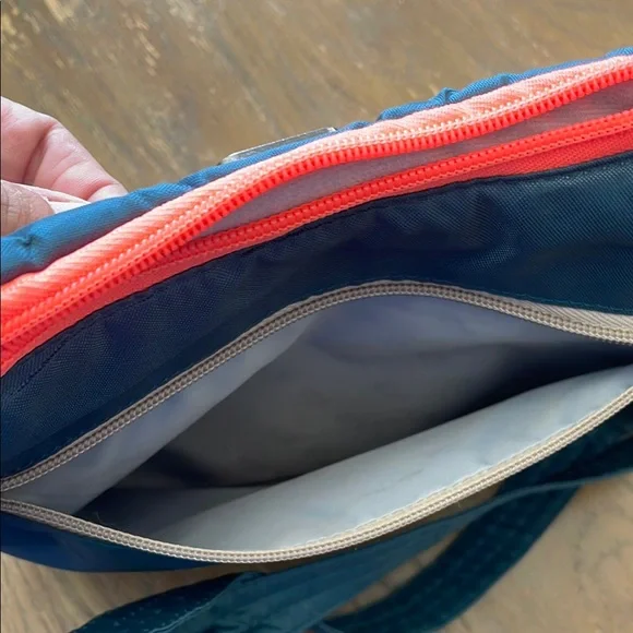 YOU MAKE OFFER$ Closet Clearance Gently Lovedđź’śLug Quilted Bag w/Adjustable Strap - Picture 4 of 5